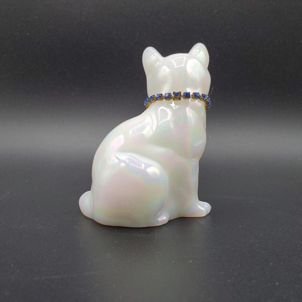 Fenton irredescent cat with blue necklace figurine - Picture 3 of 6